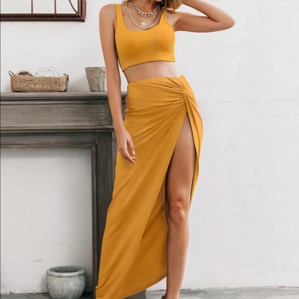 Set- crop top and asymmetrical skirt